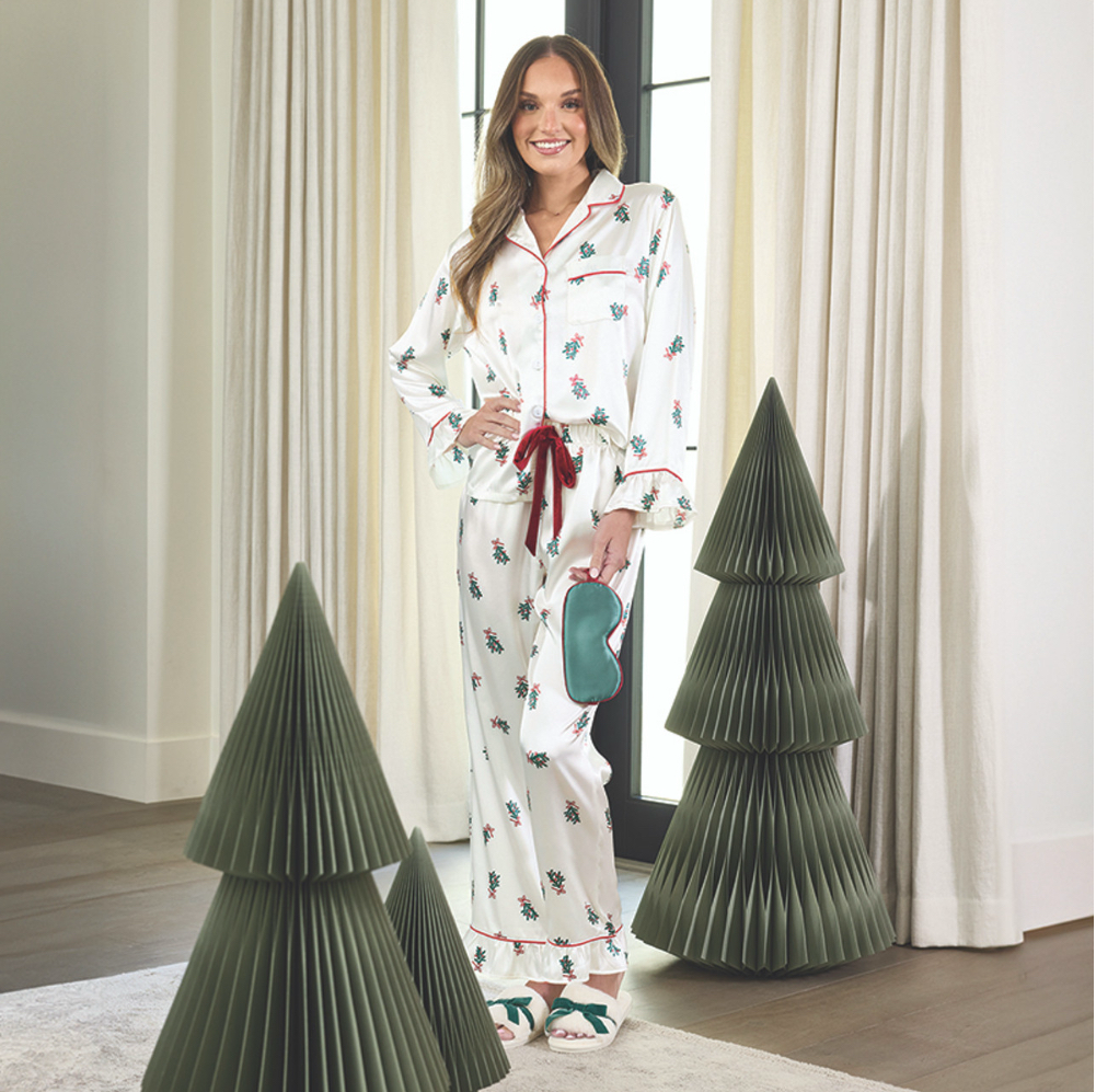 Mistletoe Pyjamas Bella Sleep | Mistletoe Satin Pajamas – harborsidebathandbody